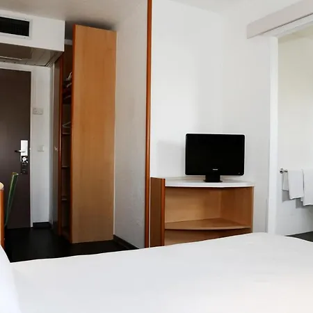 Ibis Orange Centre